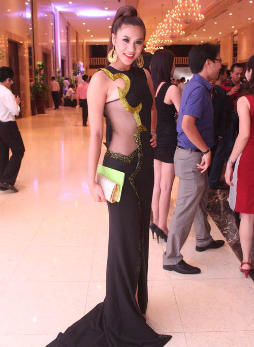 Người mẫu Kim Dung khoe thân đầy biến ảo và hiện đại. Người mẫu Kim Dung khoe thân đầy biến ảo và hiện đại.