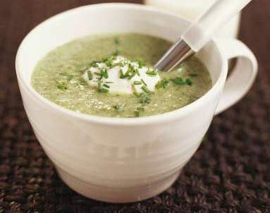 2. Cháo ý dĩ (bo bo), củ mài: Bột hoài sơn 50 g, ý dĩ 25 g. Cho 2 vị này vào nồi, đổ đủ nước hầm nhừ thành cháo loãng. Chia ra làm 2 buổi, ăn khi cháo đang còn nóng trong ngày. Công hiệu của món này là ích thận, kiện tì nên thích hợp với người bị bệnh đái tháo đường do bị thận hư. 2. Cháo ý dĩ (bo bo), củ mài: Bột hoài sơn 50 g, ý dĩ 25 g. Cho 2 vị này vào nồi, đổ đủ nước hầm nhừ thành cháo loãng. Chia ra làm 2 buổi, ăn khi cháo đang còn nóng trong ngày. Công hiệu của món này là ích thận, kiện tì nên thích hợp với người bị bệnh đái tháo đường do bị thận hư.