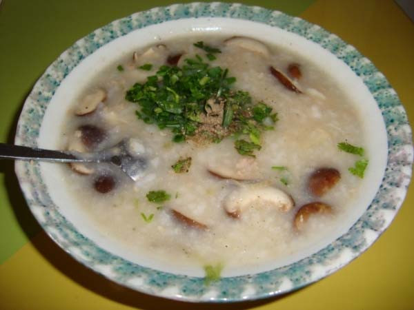 10. Cháo hải sâm: Hải sâm 15 g, gạo trắng 30 g. Làm sạch hải sâm, xắt miếng nhỏ, sau cho vào cùng gạo đổ nước nấu nhừ thành cháo. Ăn vào buổi sáng, ngày 1 thang. Cần ăn 3 - 5 ngày liền. Công hiệu của món này là hoạt huyết, hóa ứ, lý khí, dứt đau. Thích hợp với chứng đái tháo đường kèm theo viêm tuyến tiền liệt, huyết ứ. 10. Cháo hải sâm: Hải sâm 15 g, gạo trắng 30 g. Làm sạch hải sâm, xắt miếng nhỏ, sau cho vào cùng gạo đổ nước nấu nhừ thành cháo. Ăn vào buổi sáng, ngày 1 thang. Cần ăn 3 - 5 ngày liền. Công hiệu của món này là hoạt huyết, hóa ứ, lý khí, dứt đau. Thích hợp với chứng đái tháo đường kèm theo viêm tuyến tiền liệt, huyết ứ.