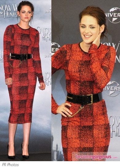 ...nhưng đôi khi lại rất quý phái với bộ đồ như thế này. ...nhưng đôi khi lại rất quý phái với bộ đồ như thế này.