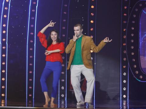 Ngô Thanh Vân quyết định "không cần giày dép" để... mới lạ.