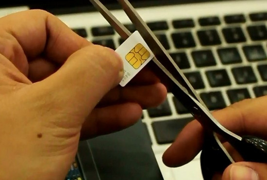 Thay vì làm việc thủ công với chiếc kéo... Thay vì làm việc thủ công với chiếc kéo...