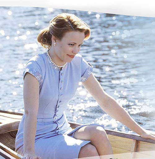 Chiếc váy cài cúc nữ diễn viên Rachel McAdams trong bộ phim Notebook đã từng được bình chọn là một trong 10 bộ váy đẹp nhất của điện ảnh thế giới. Chiếc váy cài cúc nữ diễn viên Rachel McAdams trong bộ phim Notebook đã từng được bình chọn là một trong 10 bộ váy đẹp nhất của điện ảnh thế giới.