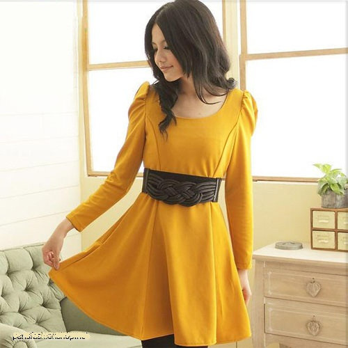 Sự kết hoàn hảo giữa váy liền thân với chiếc đai lưng to bản.