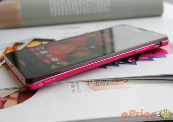 Phím chụp hình nhanh và tăng giảm âm lượng.