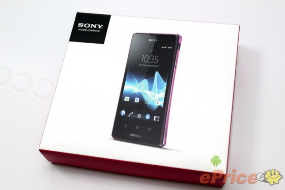 Đập hộp Sony Xperia TX màu hồng.