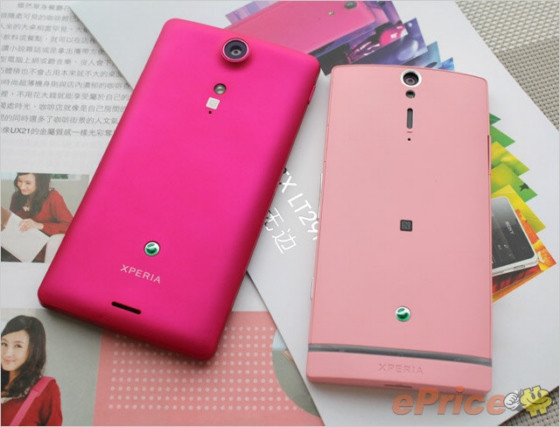 Xperia TX bên cạnh Xperia SL.