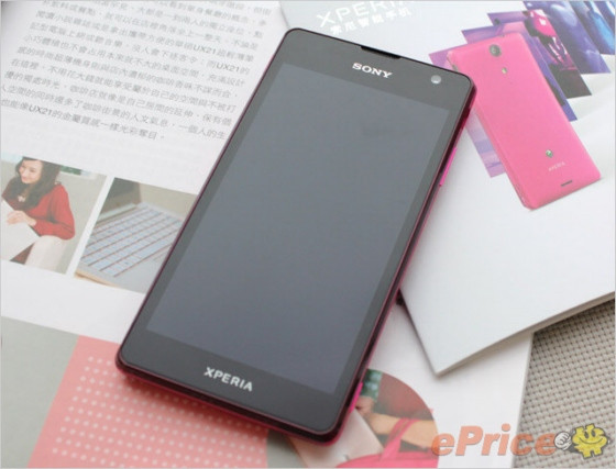 Màn hình cảm ứng 4.6 inch độ phân giải 720 x 1.280 pixel.