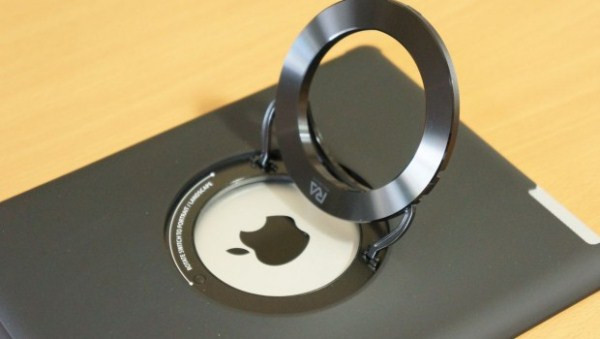 The iCircle là một trong số nhiều case được đánh giá là ấn tượng mạnh mẽ. iCircle được làm bằng nhựa thông thường không có gì đặc biệt, chức năng chủ yếu vẫn là vỏ bảo vệ. Tuy nhiên điểm nhấn của sản phẩm nằm ở vòng tròn trung tâm được thiết kế khá độc đáo để lộ ra logo của iPad. Các vòng tròn thiết kế này không chỉ mang tính thẩm mỹ mà còn lột tả được góc nhìn khác lấy cảm hứng từ cuộc sống là những vòng tuần hoàn. Tác dụng của chiếc vòng này là khi bật ra nó giúp iPad có thể đứng được với 4 tư thế khác nhau thuận tiện cho việc sử dụng. The iCircle là một trong số nhiều case được đánh giá là ấn tượng mạnh mẽ. iCircle được làm bằng nhựa thông thường không có gì đặc biệt, chức năng chủ yếu vẫn là vỏ bảo vệ. Tuy nhiên điểm nhấn của sản phẩm nằm ở vòng tròn trung tâm được thiết kế khá độc đáo để lộ ra logo của iPad. Các vòng tròn thiết kế này không chỉ mang tính thẩm mỹ mà còn lột tả được góc nhìn khác lấy cảm hứng từ cuộc sống là những vòng tuần hoàn. Tác dụng của chiếc vòng này là khi bật ra nó giúp iPad có thể đứng được với 4 tư thế khác nhau thuận tiện cho việc sử dụng.