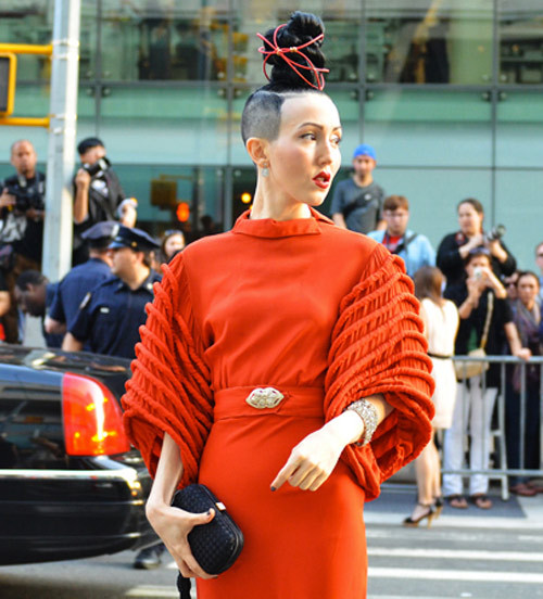 Màu cam nổi bật. Mỗi lần xuất hiện cô nàng đều gây được thu hút.