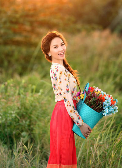 Quỳnh Thư dịu dàng và bay bổng với tóc tết đuôi cá mix cùng áo voan và chân váy nữ tính. Quỳnh Thư dịu dàng và bay bổng với tóc tết đuôi cá mix cùng áo voan và chân váy nữ tính.