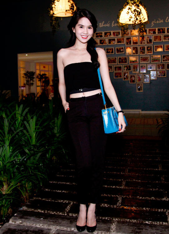 Ngọc Trinh dễ thương, duyên dáng với nụ cười hiền.