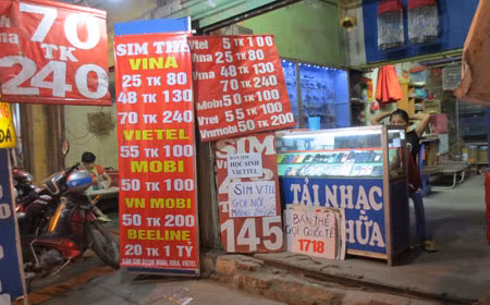 Các cửa hàng bán sim thẻ vẫn bán sim tỷ phú của Beeline nhưng thương hiệu này có vẻ nhạt nhòa so với các hãng khác.