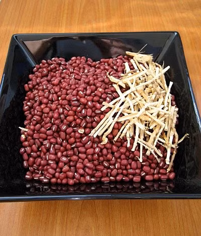 Đậu đỏ không chỉ là món ăn bổ dưỡng mà còn có thể chữa được nhiều loại bệnh. Đậu đỏ không chỉ là món ăn bổ dưỡng mà còn có thể chữa được nhiều loại bệnh.