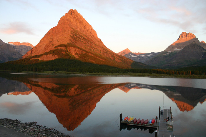 Tên tác phẩm: Sunrise in Glacier - Ảnh chụp tại công viên quốc gia Glacier, 01/08/2012. Tác giả: Sharon Lyon.