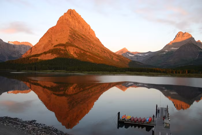 Tên tác phẩm: Sunrise in Glacier - Ảnh chụp tại công viên quốc gia Glacier, 01/08/2012. Tác giả: Sharon Lyon.