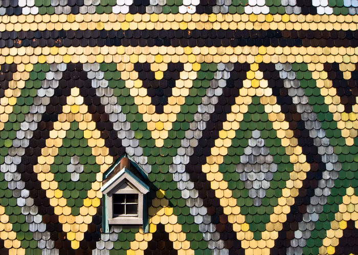 Tiled roof (Mái ngói): Phần mái đầy màu sắc của nhà thờ St. Stephen ở Vienna, Áo. Tác giả: Casey Taylor.
