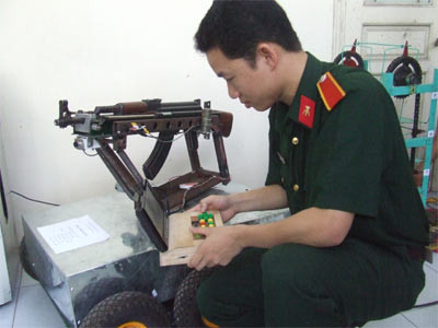 Một phiên bản của rô-bốt chiến trường. Một phiên bản của rô-bốt chiến trường.