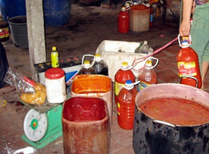 Trong đó có các loại có nguy cơ độc hại rất cao như chất tạo độ sệt, phẩm màu công nghiệp, chất bảo quản và đường hóa học.