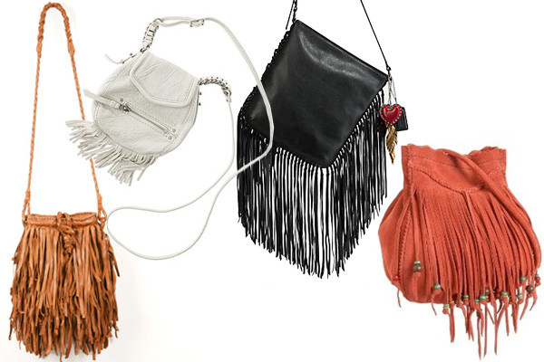 Ngoài những bộ váy và những đôi hoa tai tua rua thì những chiếc túi xách cũng là sự lựa chọn cho các mỹ nhân Việt.