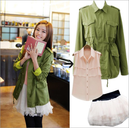 Áo khoác nhà binh mạnh mẽ kết đôi với váy nữ tính, tại sao không? Áo khoác nhà binh mạnh mẽ kết đôi với váy nữ tính, tại sao không?