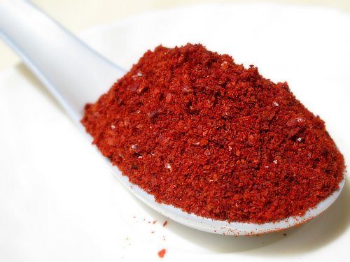 Ớt bột: Điều này nghe như có vẻ bất ngờ, nhưng thực tế, trong thành phần của ớt có chứa các hợp chất axit phenolic. Hợp chất này làm tăng khả năng miễn dịch, điều hòa huyết áp, bảo vệ tim mạch, ngăn ngừa nguy cơ mắc tiểu đường.