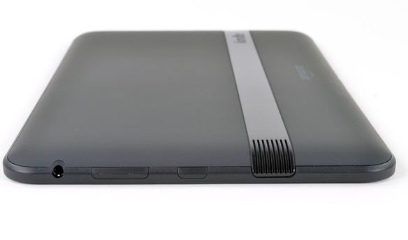 Cổng cắm tai nghe và các nút bấm cứng.