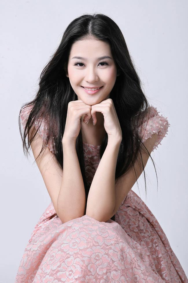Phan Hà Phương sở hữu chiều cao ấn tượng, đôi mắt một mí nhưng gương mặt rất dễ thương. Phan Hà Phương sở hữu chiều cao ấn tượng, đôi mắt một mí nhưng gương mặt rất dễ thương.