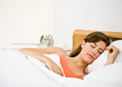 Tạo giấc ngủ đêm trọn vẹn: Những người ngủ ít hơn 6 tiếng mỗi đêm thì có nguy cơ tiểu đường cao gấp đôi, còn người ngủ quá 8 tiếng thì lại tăng nguy cơ gấp 3. Để có giấc ngủ ngon buổi tối, hãy gác công việc lại cơ quan, không xem tivi quá khuya. Tạo giấc ngủ đêm trọn vẹn: Những người ngủ ít hơn 6 tiếng mỗi đêm thì có nguy cơ tiểu đường cao gấp đôi, còn người ngủ quá 8 tiếng thì lại tăng nguy cơ gấp 3. Để có giấc ngủ ngon buổi tối, hãy gác công việc lại cơ quan, không xem tivi quá khuya.