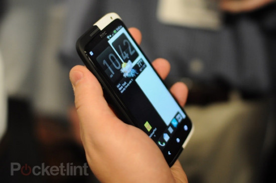 Hình nền cùng tông với vỏ máy. Hình nền cùng tông với vỏ máy.