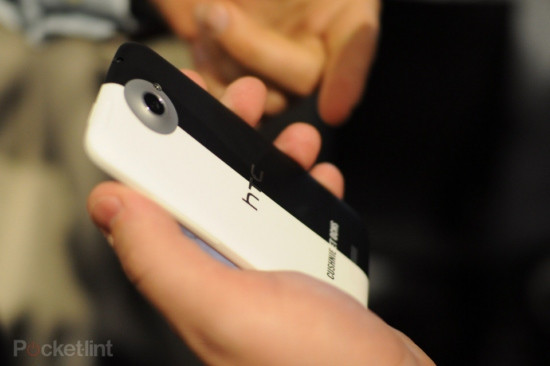 Ngắm smartphone "nửa nọ nửa kia" rất độc đáo. Ngắm smartphone "nửa nọ nửa kia" rất độc đáo.