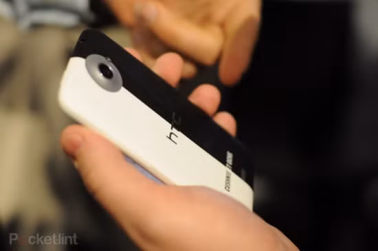 Ngắm smartphone "nửa nọ nửa kia" rất độc đáo.