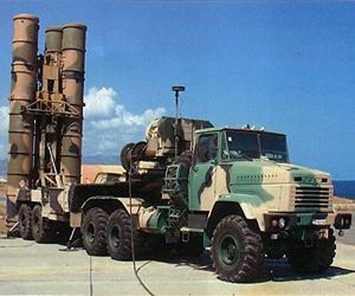 Hệ thống tên lửa S-300 của Nga - Ảnh: AFP