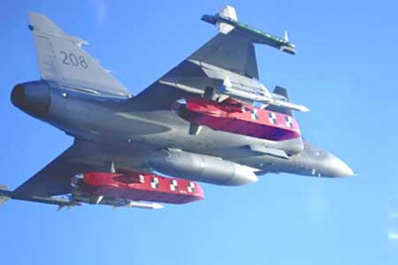 Tên lửa hành trình không đối đất Taurus KEPD 350 bên dưới cánh tiêm kích JAS-39 Gripen Ảnh: Defence update