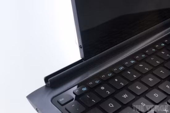 Đường rãnh cho phép tháo rời màn hình.