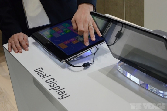 Khi gập lại, laptop trở thành máy tính bảng.