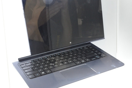 Laptop màn hình trượt.
