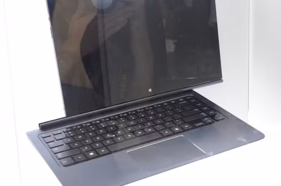 Laptop màn hình trượt.