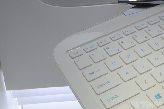 Các đường nét mềm mại và bóng bẩy.