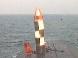 Tên lửa Bulava được phóng từ tàu ngầm hạt nhân Yuri Dolgoruky. (Nguồn: RIA Novosti)