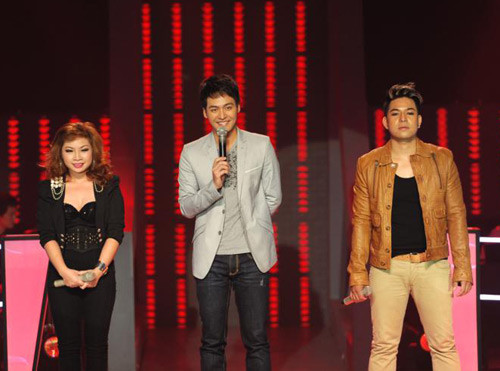 Một số thí sinh trong đội mr Đàm cũng ăn mặc vô cùng ấm áp giữa không khí ngột ngạt của ngày nắng cộng với ánh đèn sân khấu vốn đã rất nóng