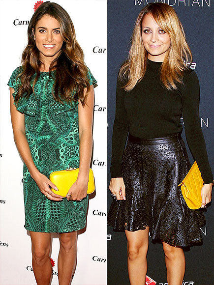 Nikki Reed và Nicole Richie đều mang theo chiếc ví cầm tay màu vàng. Nikki Reed và Nicole Richie đều mang theo chiếc ví cầm tay màu vàng.