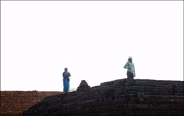 Người ta ước tính rằng, có khoảng hơn 100.000 lò gạch như thế trên toàn quốc gia Nam Á. Để sản xuất ra khoảng 1 triệu viên gạch, người dân ở đây tiêu tốn tới 200 tấn than đá. Đây quả là một con số khổng lồ. Người ta ước tính rằng, có khoảng hơn 100.000 lò gạch như thế trên toàn quốc gia Nam Á. Để sản xuất ra khoảng 1 triệu viên gạch, người dân ở đây tiêu tốn tới 200 tấn than đá. Đây quả là một con số khổng lồ.