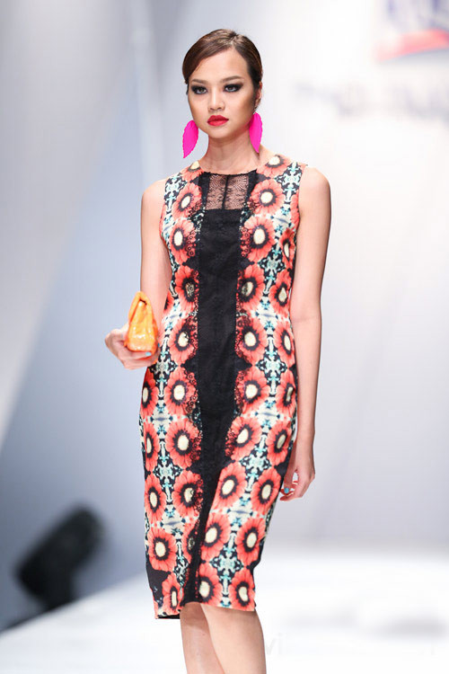 Thiết kế đơn giản nhưng đẹp mắt với "trợ lực" của sắc hoa. Thiết kế đơn giản nhưng đẹp mắt với "trợ lực" của sắc hoa.