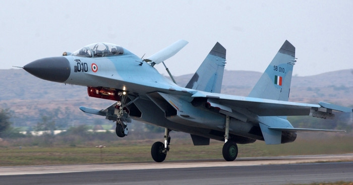 Tiềm kích Su-30K cất cánh. Tiềm kích Su-30K cất cánh.