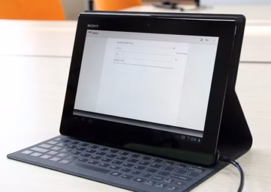 Bàn phím gắn ngoài.