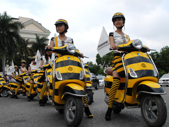 Cùng với đó là chiến dịch quảng cáo rầm rộ gói cước này với hình ảnh những chú gà vui nhộn trên nền nhạc sôi động được xem là một hiện tượng trên truyền hình và thị trường mạng di động thời điểm đó. Cùng với đó là chiến dịch quảng cáo rầm rộ gói cước này với hình ảnh những chú gà vui nhộn trên nền nhạc sôi động được xem là một hiện tượng trên truyền hình và thị trường mạng di động thời điểm đó.