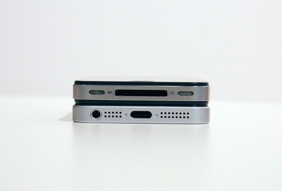 Phần đuôi máy hoàn toàn khác nhau.