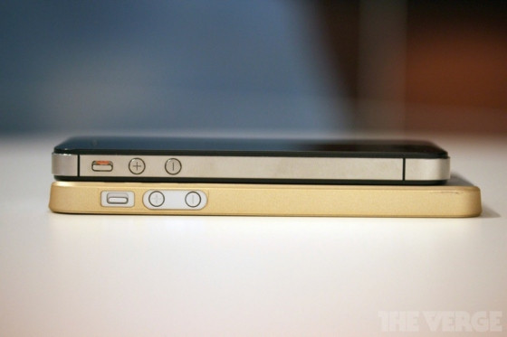 Nét khác biệt khi sắp xếp phím câm và nút điều chỉnh âm lượng.