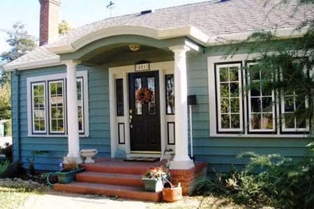 Kiểm tra nhà bạn: Tiếp xúc với khí radon là nguyên nhân đứng hàng thứ hai của ung thư phổi tại Hoa Kỳ, sau hút thuốc. Radon là một loại khí không mùi có thể tồn tại trong các vết nứt trên tường hay dưới đất. Vì vậy, ngay cả khi ở trong chính nhà mình cũng chưa hẳn đã yên tâm. Để đảm bảo không gian ở nhà bạn an toàn, hãy thử kiểm tra bằng cách dùng bộ thử nghiệm và kiểm tra radon có bán trên thị trường. Kiểm tra nhà bạn: Tiếp xúc với khí radon là nguyên nhân đứng hàng thứ hai của ung thư phổi tại Hoa Kỳ, sau hút thuốc. Radon là một loại khí không mùi có thể tồn tại trong các vết nứt trên tường hay dưới đất. Vì vậy, ngay cả khi ở trong chính nhà mình cũng chưa hẳn đã yên tâm. Để đảm bảo không gian ở nhà bạn an toàn, hãy thử kiểm tra bằng cách dùng bộ thử nghiệm và kiểm tra radon có bán trên thị trường.